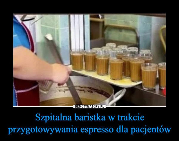 Szpitalna baristka w trakcie przygotowywania espresso dla pacjentów –  