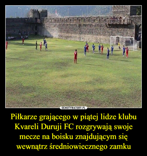 Piłkarze grającego w piątej lidze klubu Kvareli Duruji FC rozgrywają swoje mecze na boisku znajdującym się wewnątrz średniowiecznego zamku